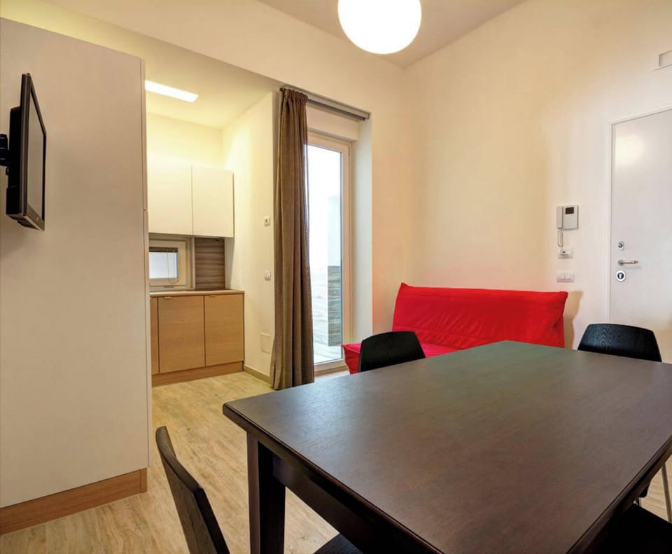 Standard Apartment | Dining