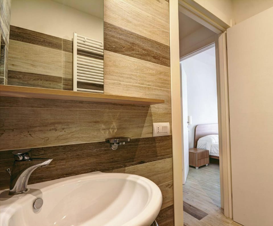 Standard Apartment | Bathroom | Shower, free toiletries, hair dryer, bidet