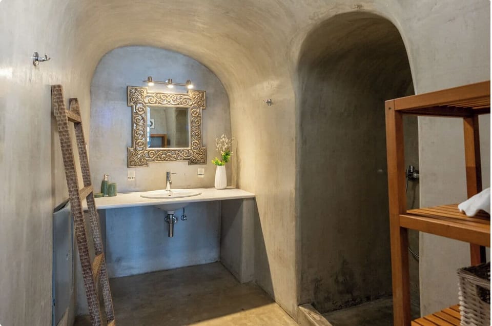 Superior Cave Villa with hot tub & Caldera View | Bathroom