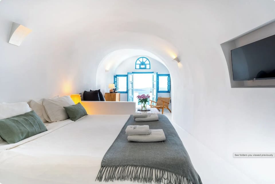 Superior Cave Villa with hot tub & Caldera View | Soundproofing, free WiFi