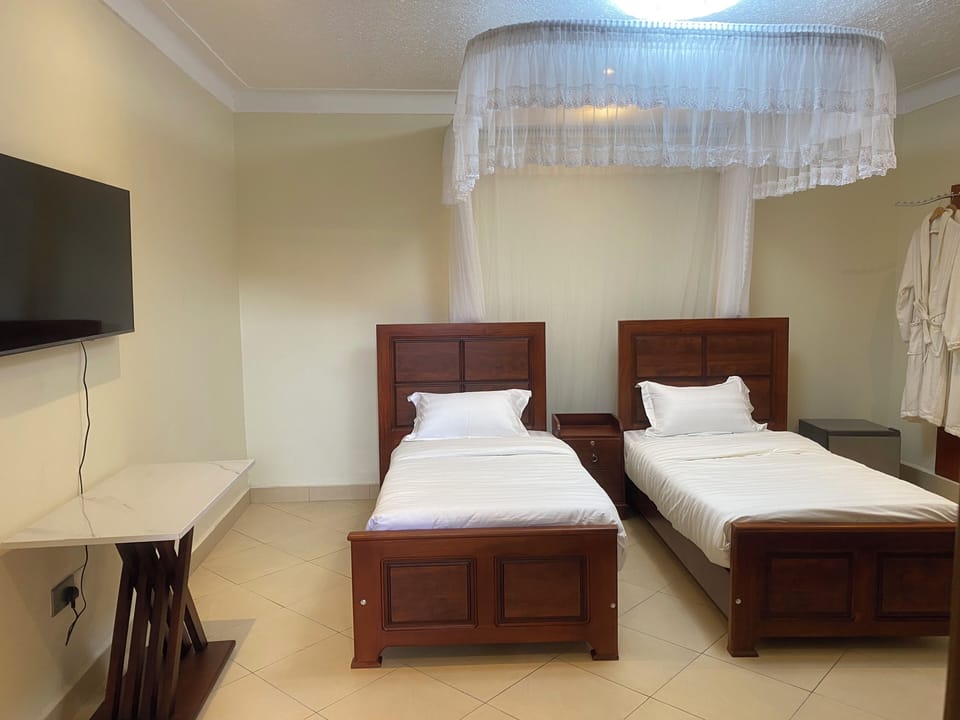 Double or Twin Room | In-room safe, laptop workspace, iron/ironing board, free WiFi