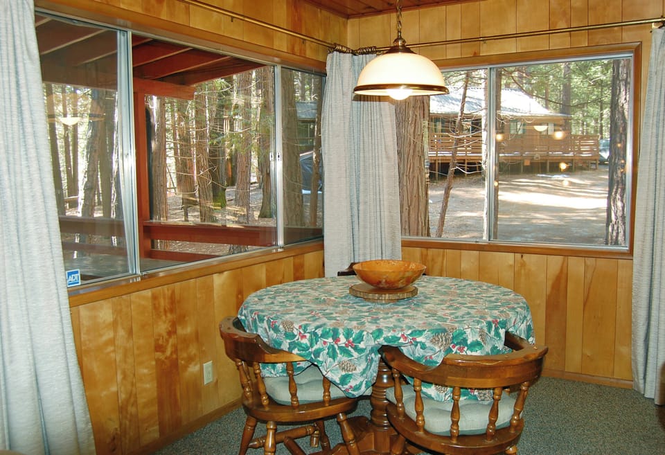 Chalet (2 Bedrooms) | Interior
