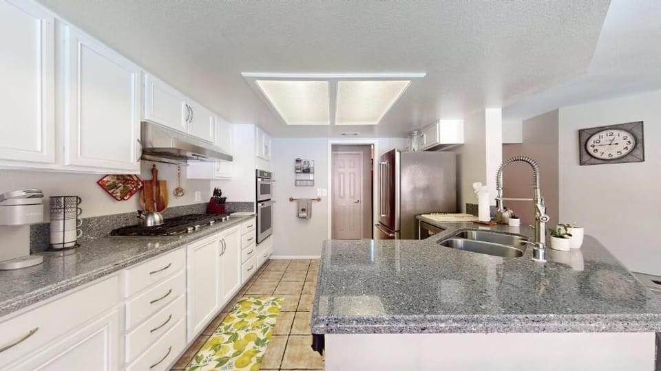 Family Apartment, Patio, Mountain View | Private kitchen