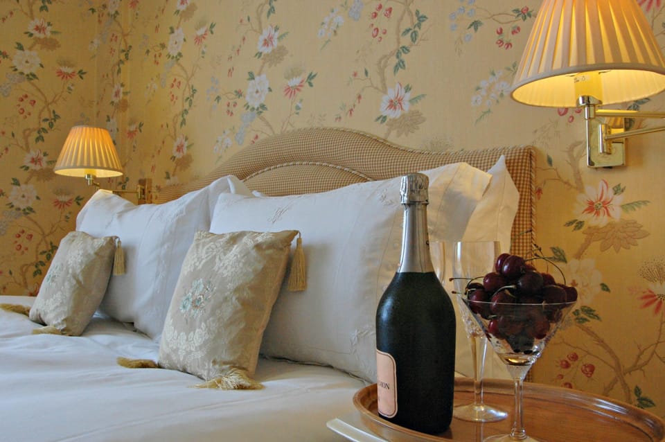 Egyptian cotton sheets, individually decorated, individually furnished