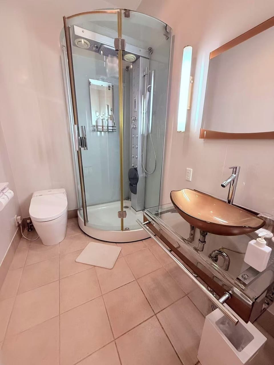 Rainfall showerhead, free toiletries, hair dryer, slippers