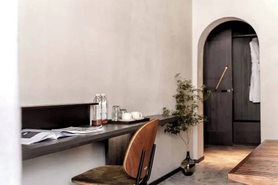 Signature Double Room, Balcony | Living area