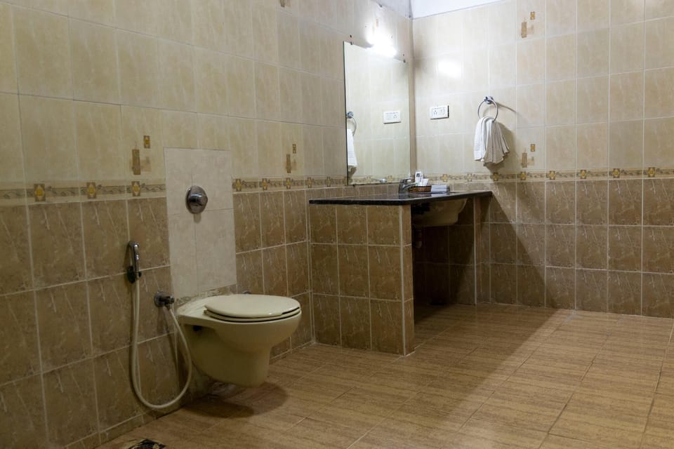 Premier Double or Twin Room, Balcony, Sea View | Bathroom | Combined shower/tub, towels, soap, shampoo
