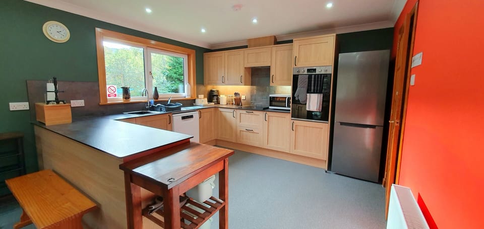 Superior Cabin, 4 Bedrooms (2 double, 1 king, 2 singles) | Individually decorated, individually furnished, desk, laptop workspace