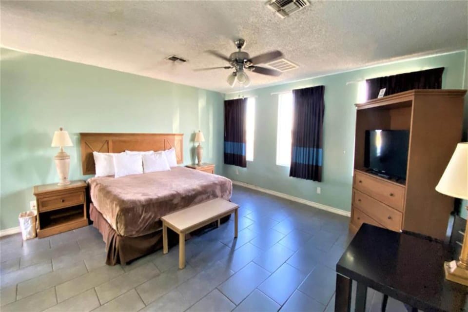 Room, 1 Queen Bed | WiFi (free), bed sheets