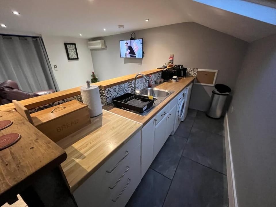 Apartment, 1 Bedroom, Smoking, Patio | Interior