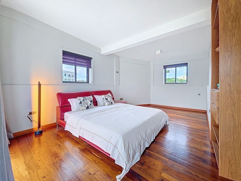 Deluxe Penthouse, Balcony, Sea View | Soundproofing, WiFi (free), bed sheets