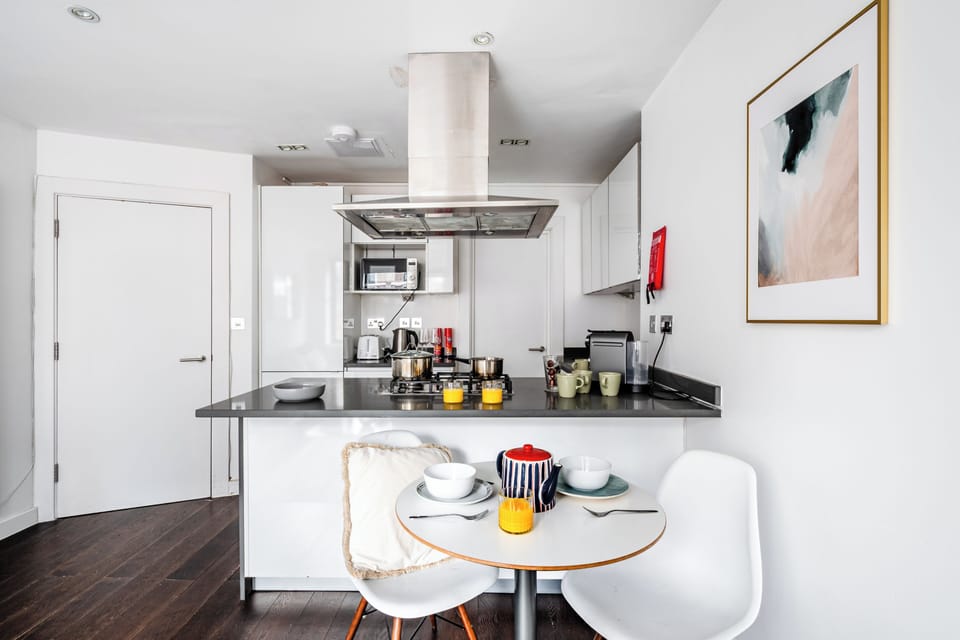 Deluxe Apartment, City View | Private kitchen