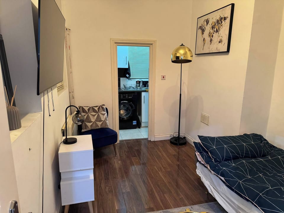 Modern 1-bedroom Flat in Trendy Leytonstone Apartment in London