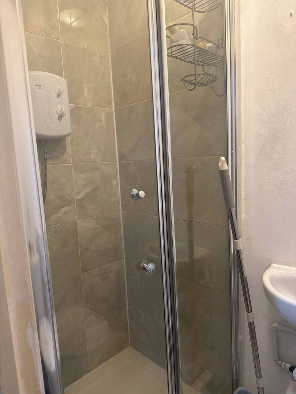 Modern 1-bedroom Flat in Trendy Leytonstone Apartment in London