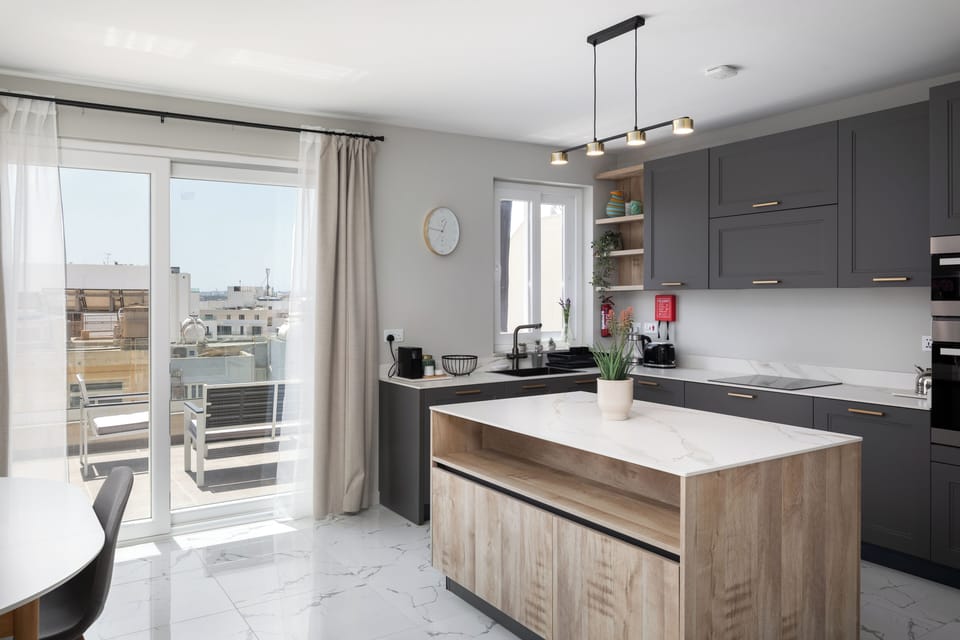 Apartment, 2 Bedrooms, City View | Private kitchen