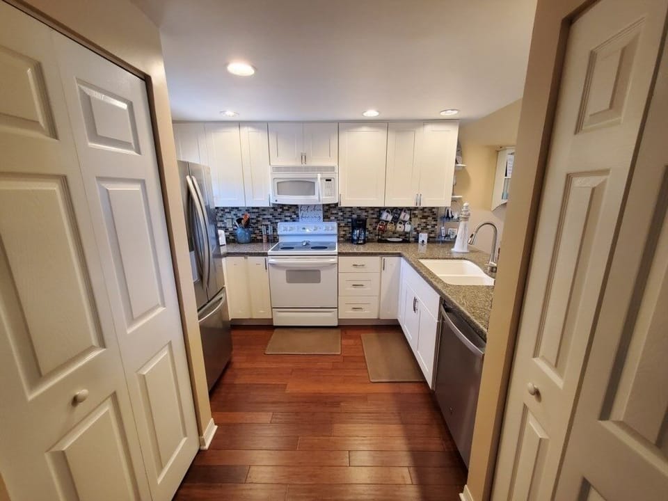 Condo, 2 Bedrooms | Private kitchen
