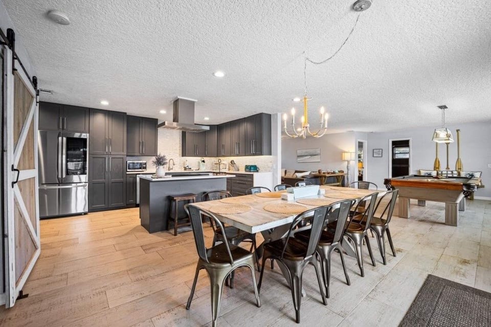 House, 5 Bedrooms | Dining