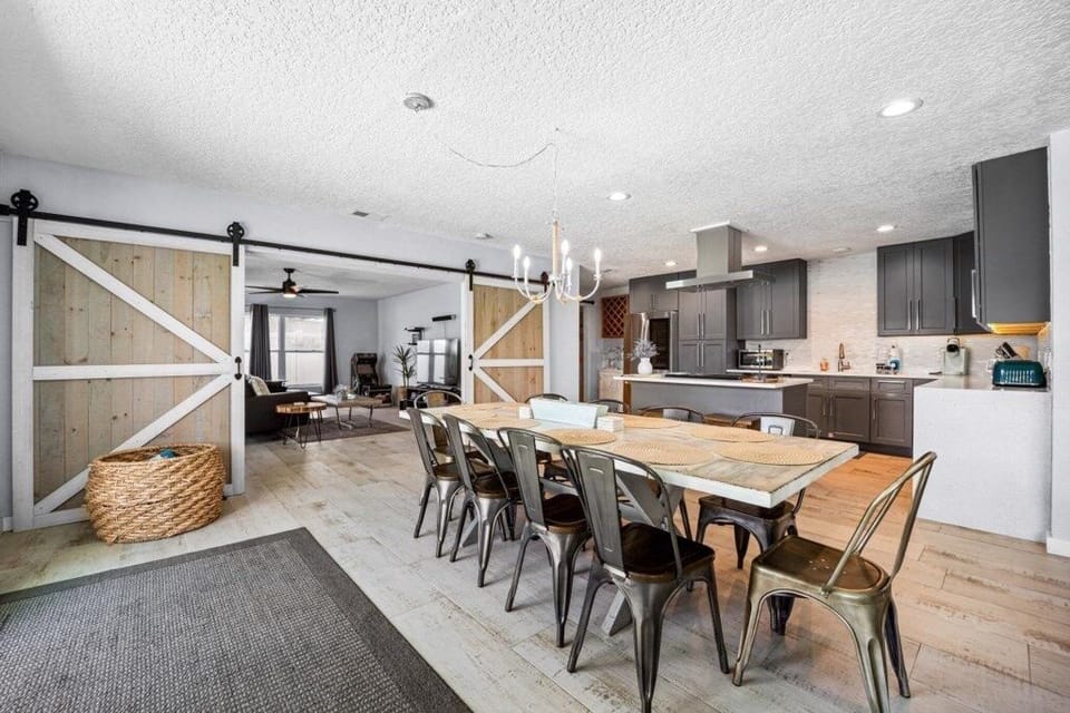 House, 5 Bedrooms | Dining
