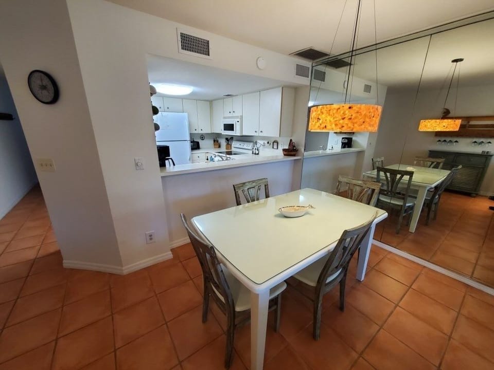 Condo, 2 Bedrooms | Dining
