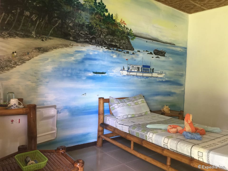 Standard Room | Minibar, in-room safe, soundproofing, bed sheets