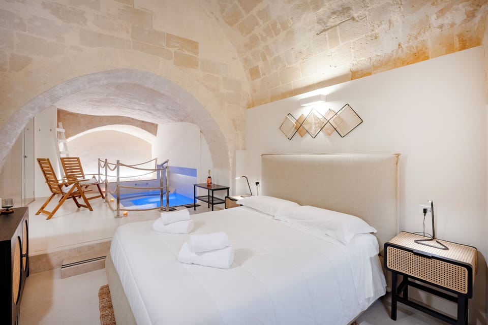 Luxury Double Room | Individually decorated, individually furnished, desk, free WiFi