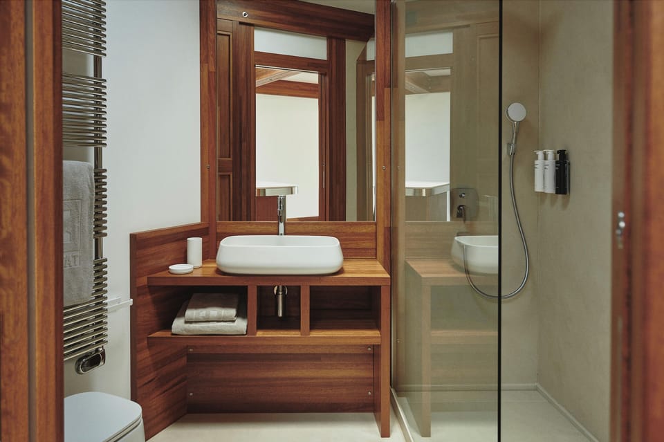 Comfort Apartment, Lake View | Bathroom | Shower, hair dryer, towels, soap