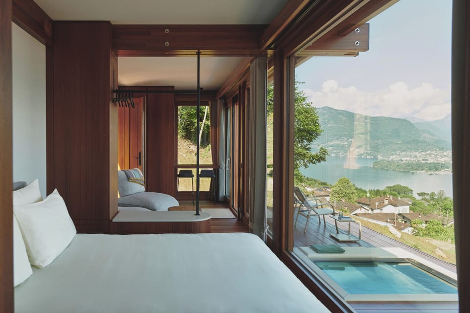 Luxury Bungalow, Lake View | In-room safe, laptop workspace, blackout drapes, soundproofing