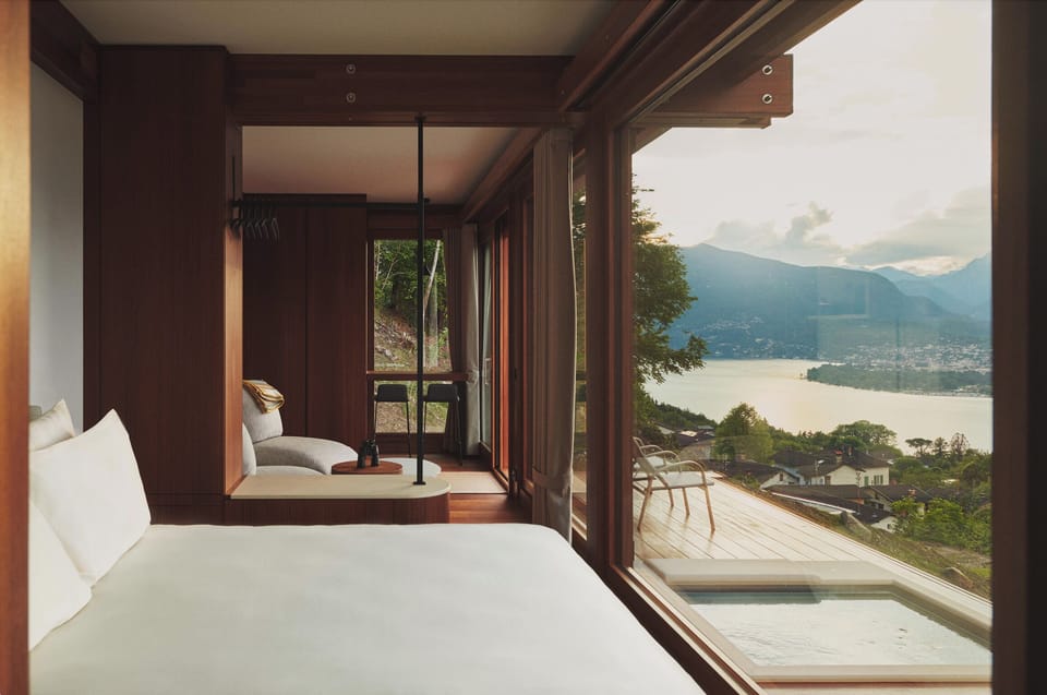Luxury Bungalow, Lake View | In-room safe, laptop workspace, blackout drapes, soundproofing