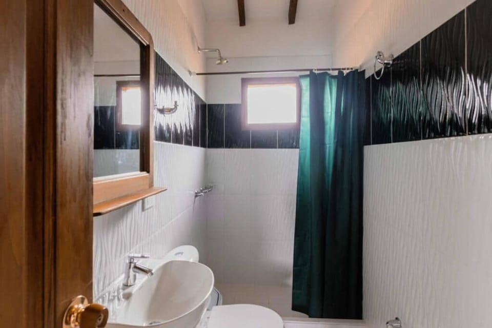 Standard Twin Room | Bathroom