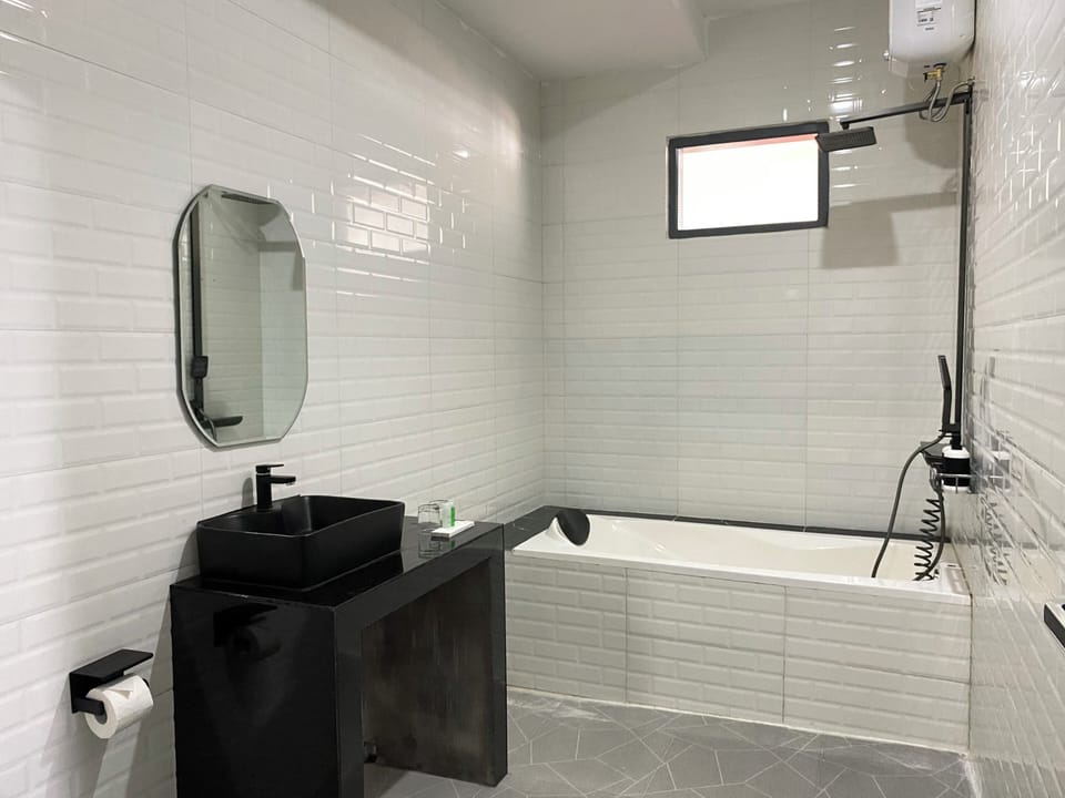 Executive Room | Bathroom | Slippers, bidet, towels, soap