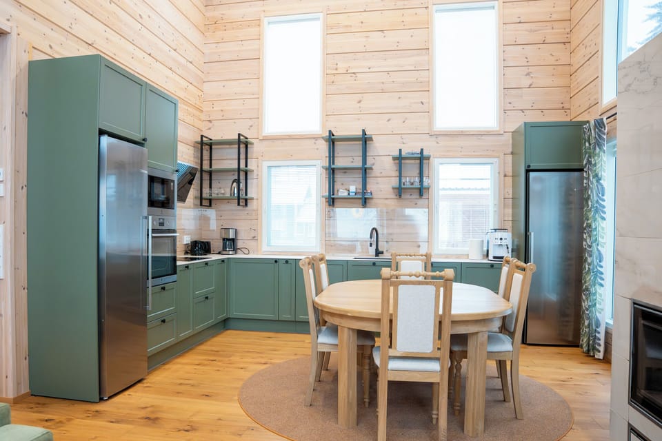 Superior House, 3 Bedrooms, Lake View, Lakeside | Private kitchen | Electric kettle, toaster