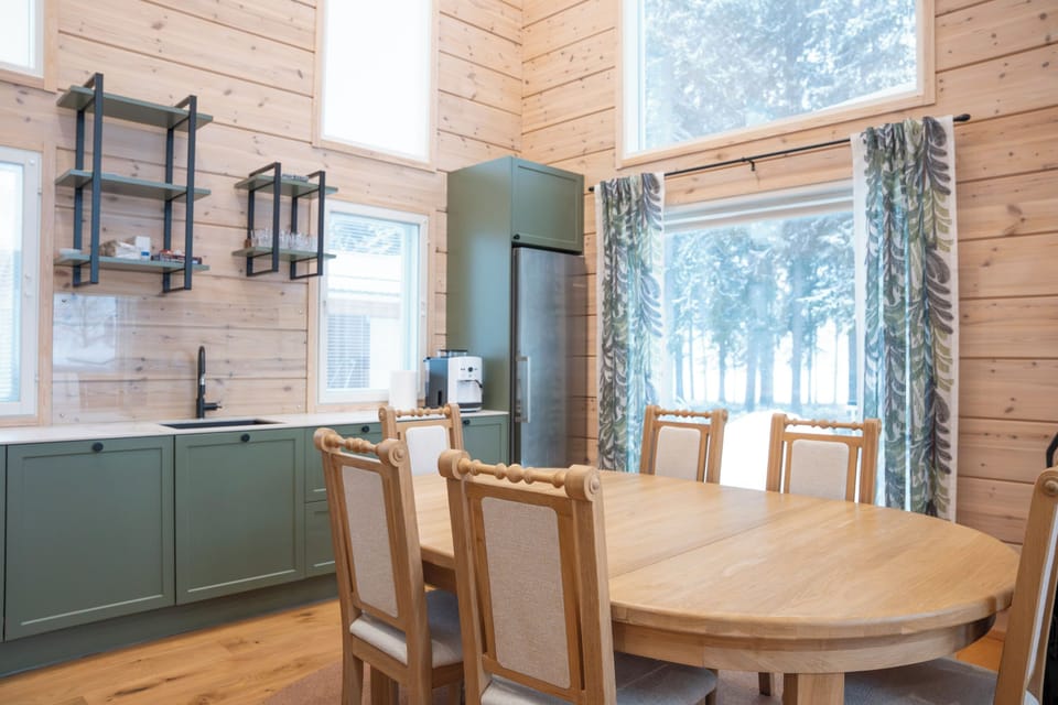 Superior House, 3 Bedrooms, Lake View, Lakeside | Dining