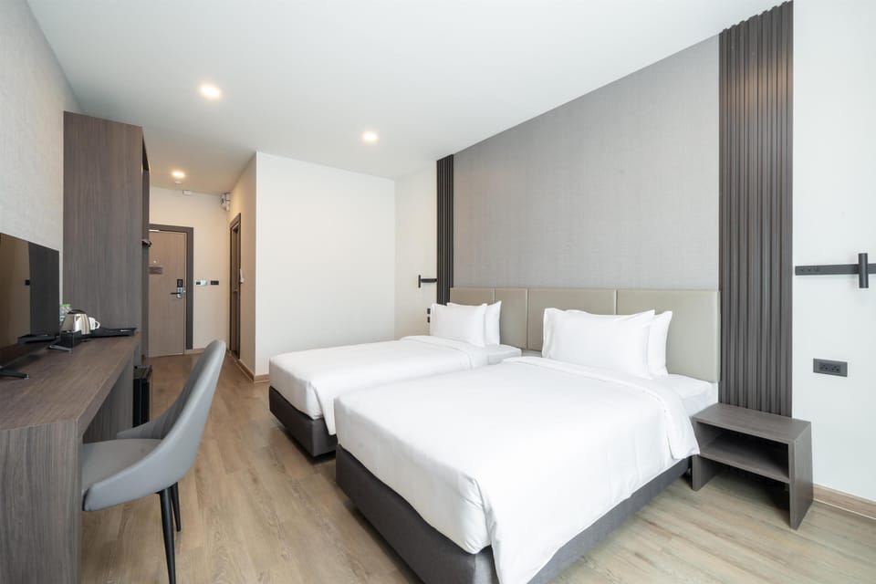 Deluxe Room, 2 Twin Beds, Non Smoking | Desk, blackout drapes, iron/ironing board, rollaway beds