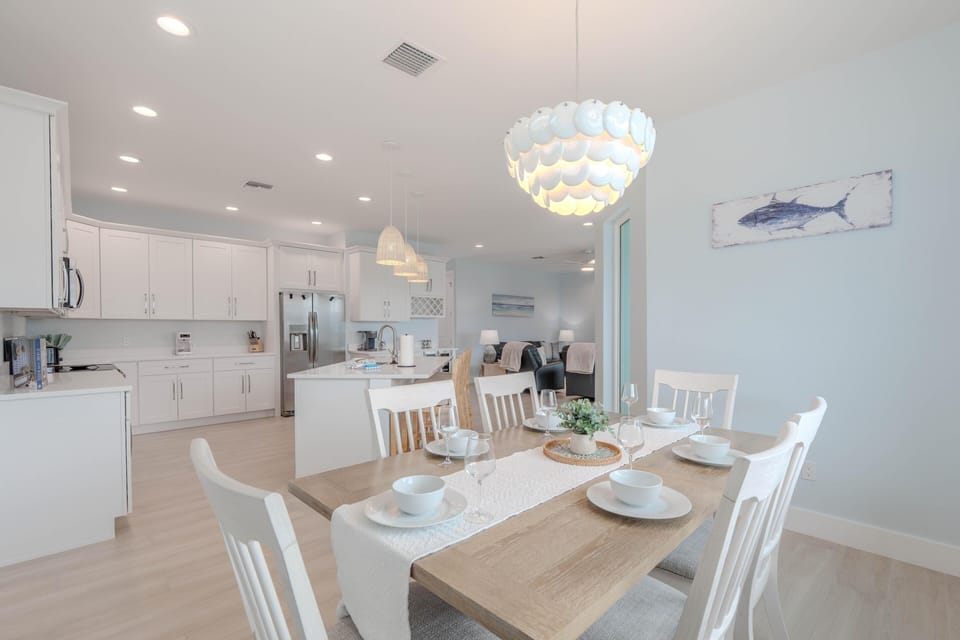 House, Multiple Beds (Beach Nuts) | Dining