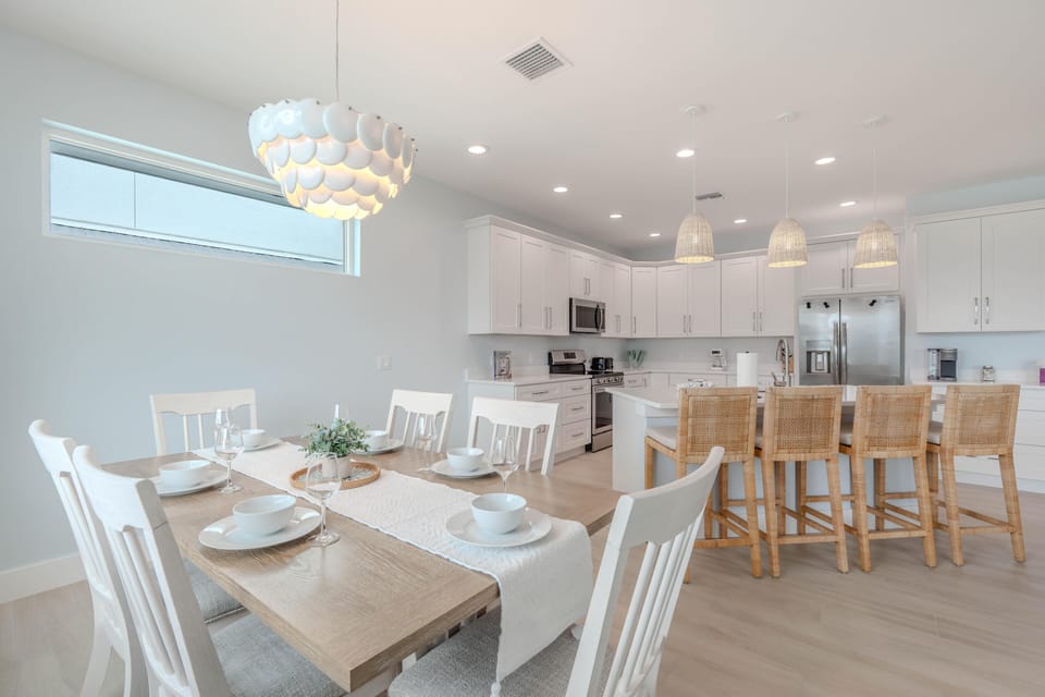House, Multiple Beds (Beach Nuts) | Dining