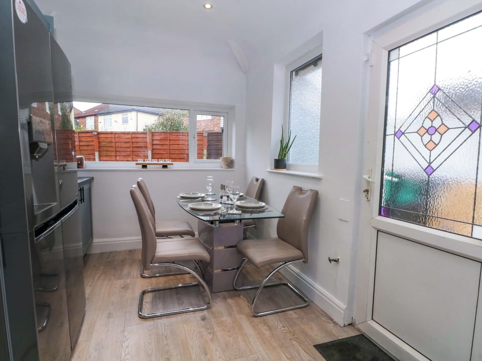 Cottage | Dining