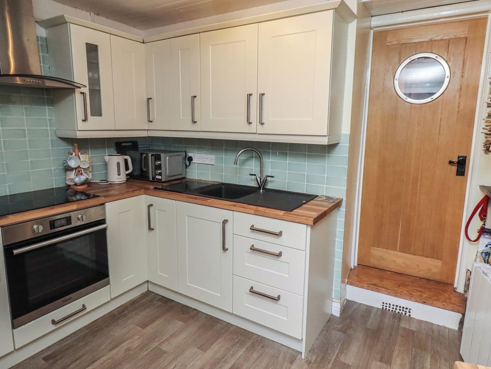 Dishwasher, cookware/dishes/utensils