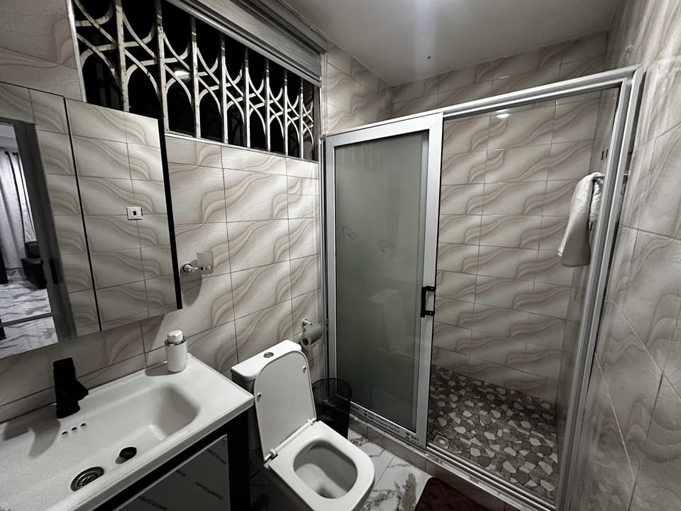 Deluxe Double Room Single Use, Balcony, Pool View | Bathroom