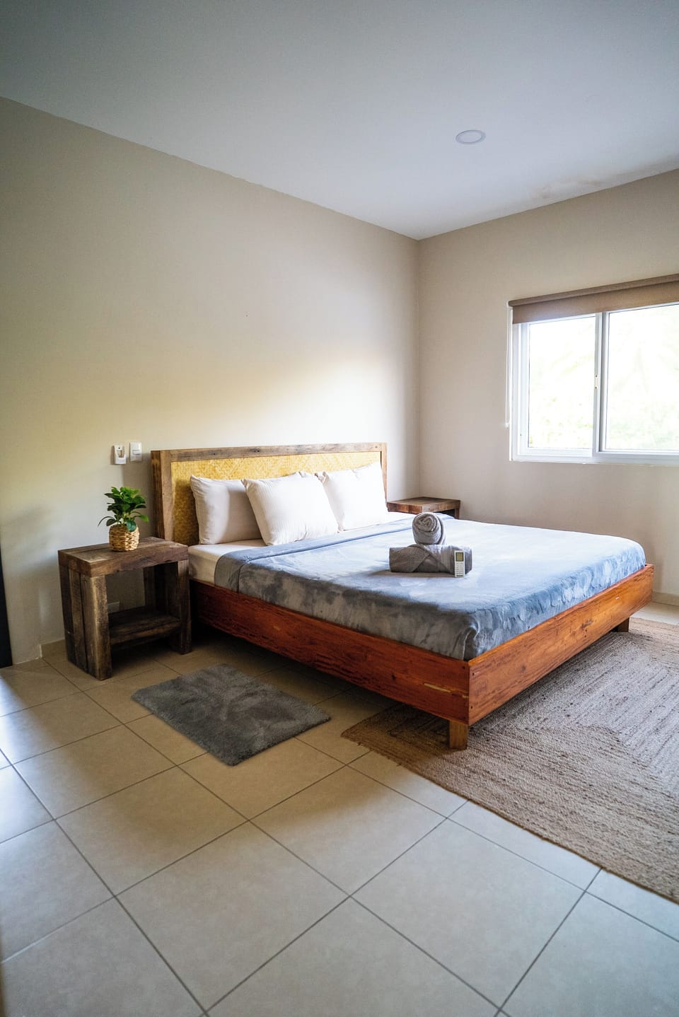 Comfort Double Room, Private Bathroom, Oceanfront | WiFi (free), bed sheets