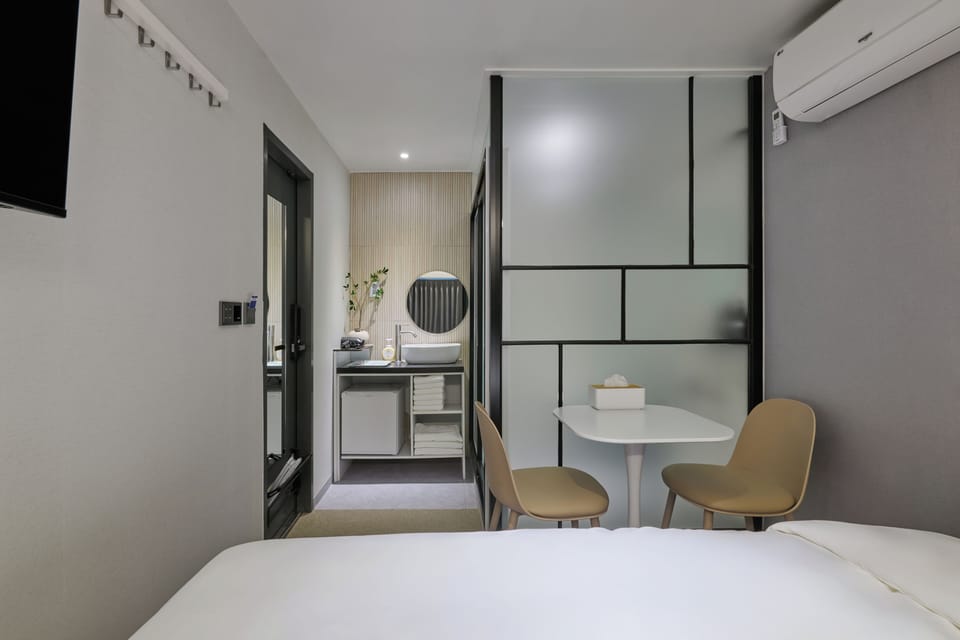 Classic Twin Room | Laptop workspace, soundproofing, free WiFi