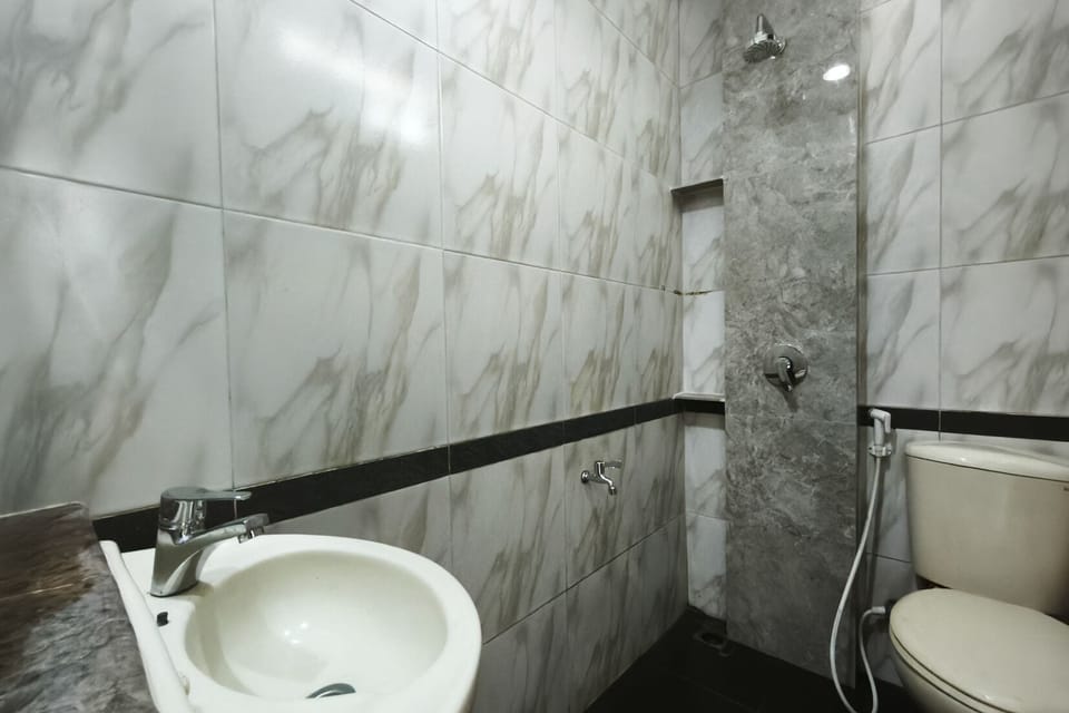 Standard Room | Bathroom | Shower, free toiletries, bidet, towels