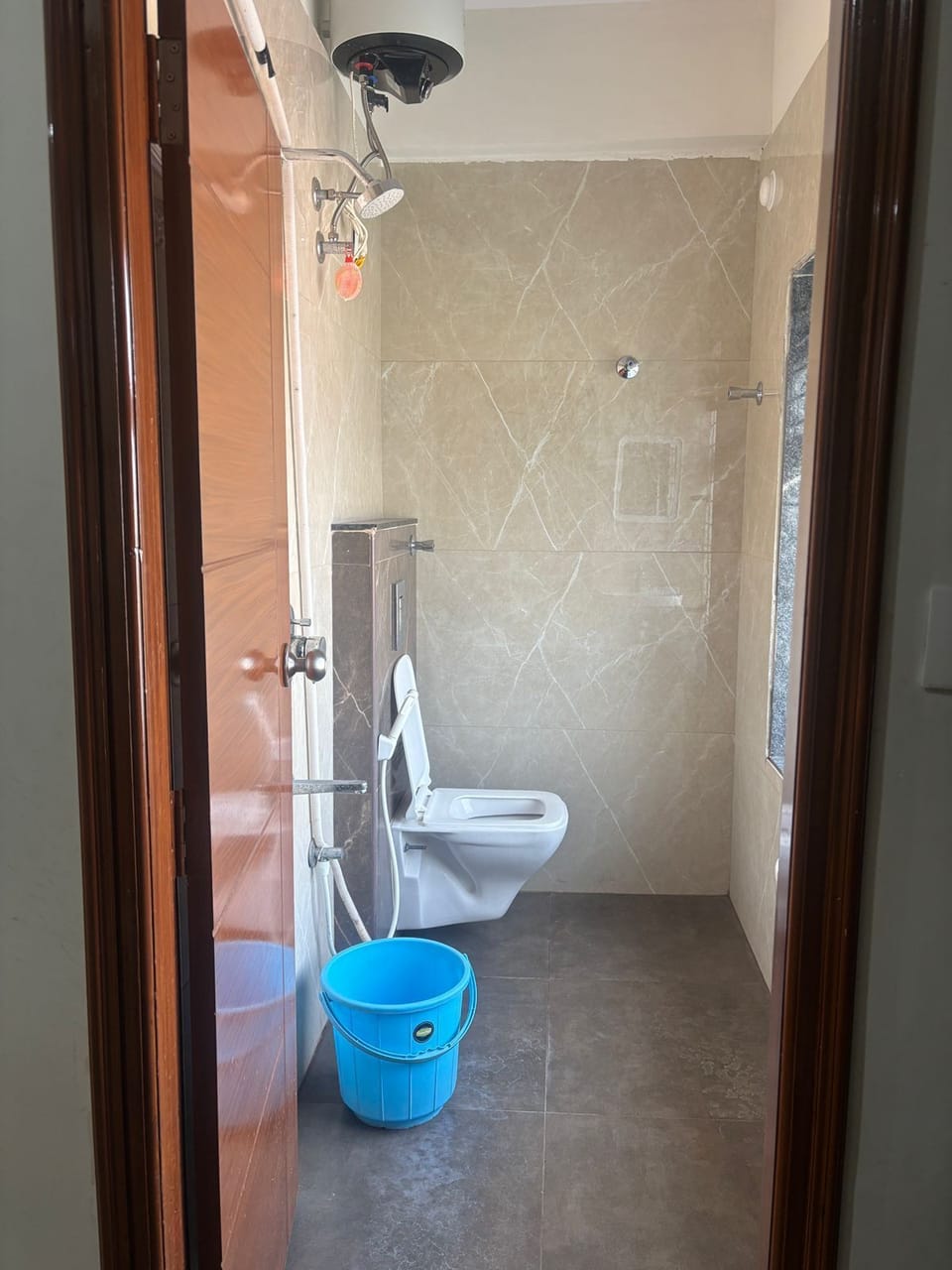 Shower, soap, shampoo, toilet paper