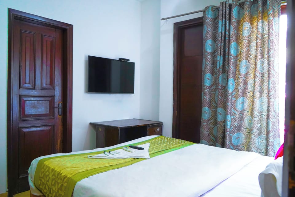 Deluxe Double Room, Balcony | Desk, free WiFi, bed sheets