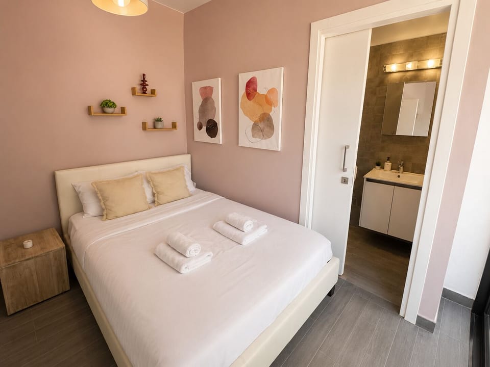Apartment, 1 Double Bed, Kitchenette, City View | Egyptian cotton sheets, premium bedding, blackout drapes