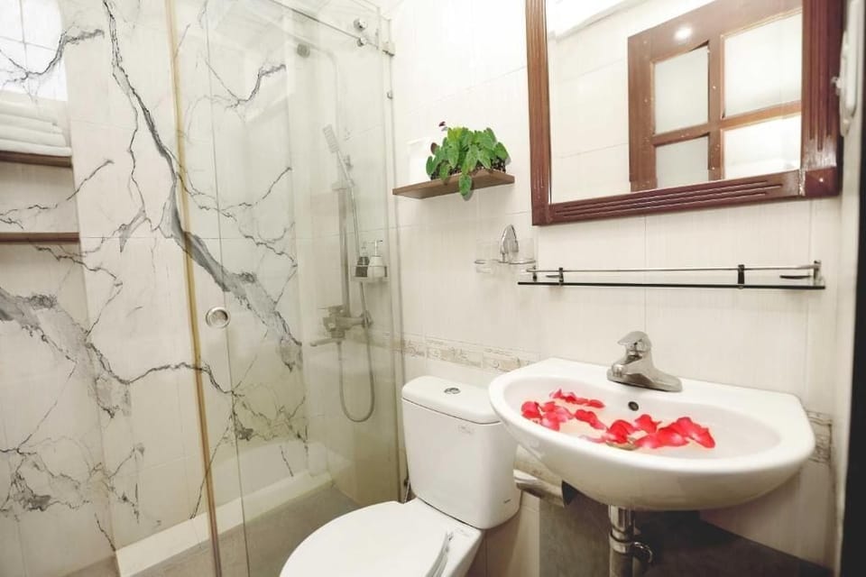 Superior Double Room | Bathroom | Slippers, bidet
