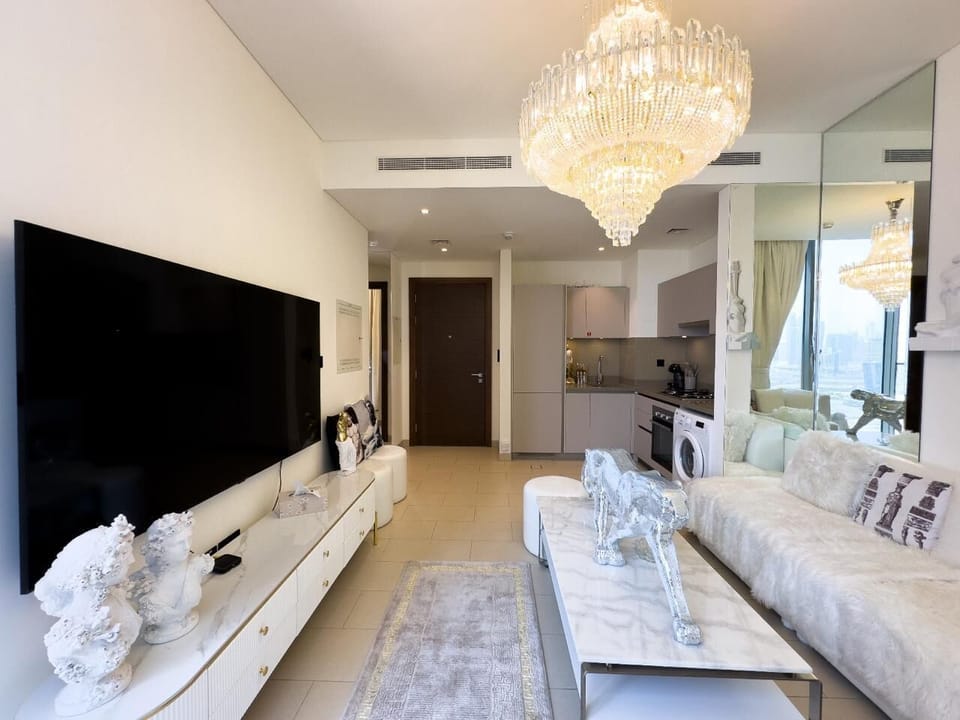 Luxury Apartment, City View | Living area