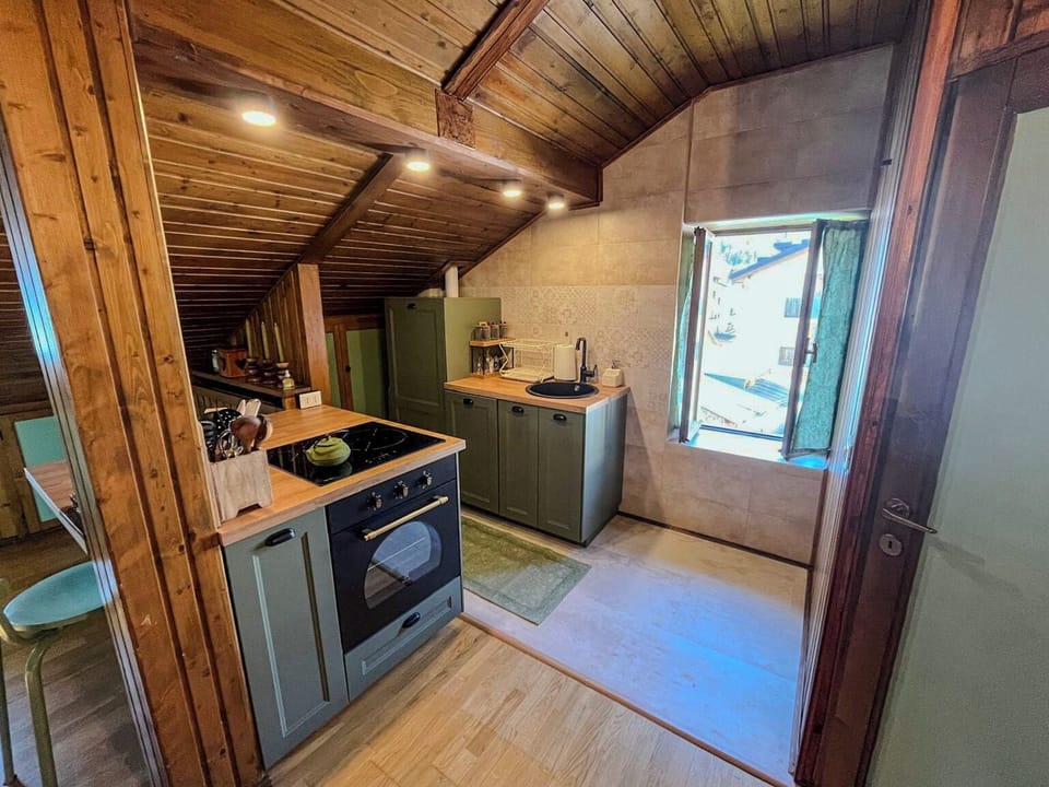 Apartment, Garden View | Private kitchen | Electric kettle