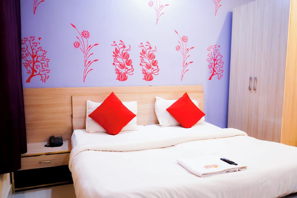 Deluxe Double Room, Balcony | Desk, free WiFi, bed sheets