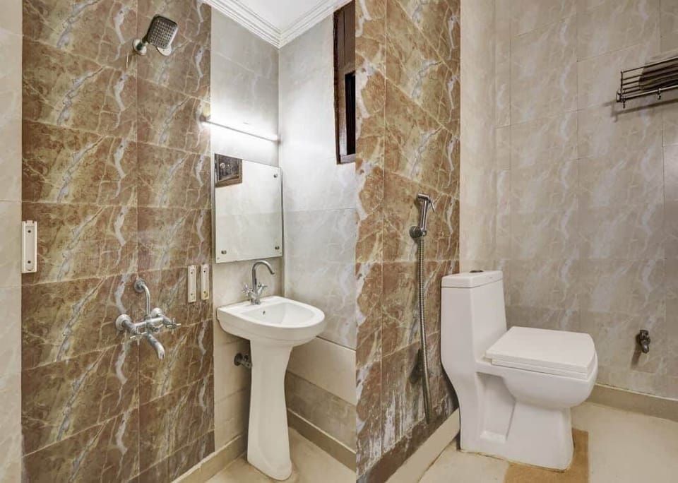 Deluxe Double Room, Balcony | Bathroom | Shower, towels, soap