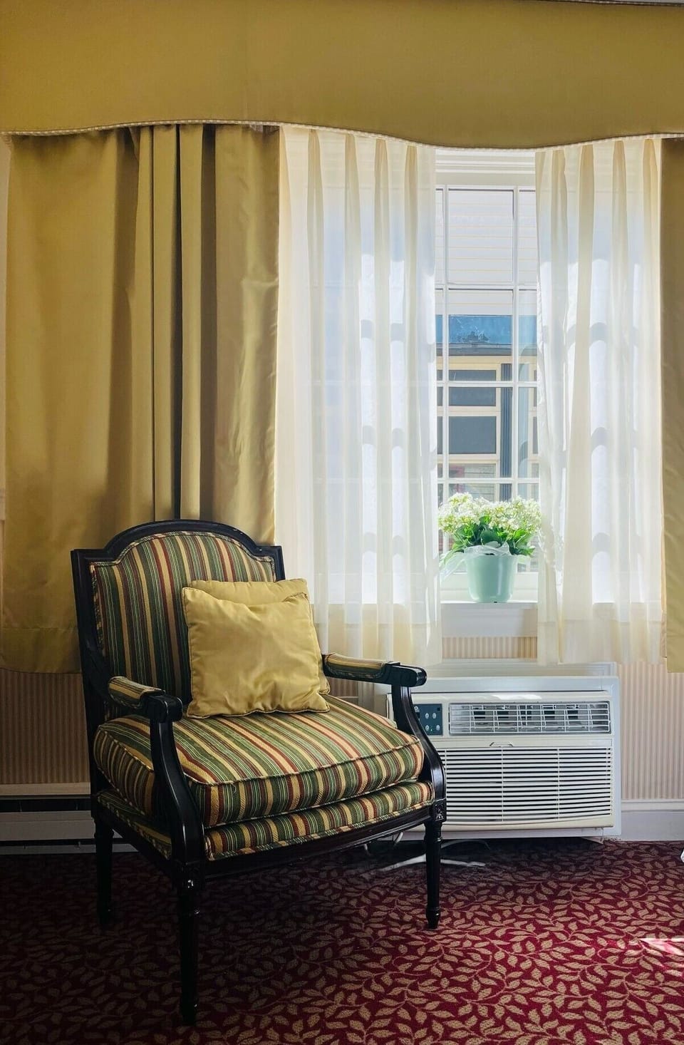 Deluxe Room, 1 Queen Bed (No Pets) | Desk, blackout drapes, iron/ironing board, WiFi (free)